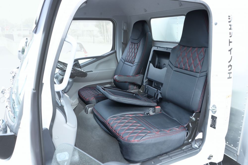 COMBI車種別シートカバー キャンター肘掛け付 赤糸