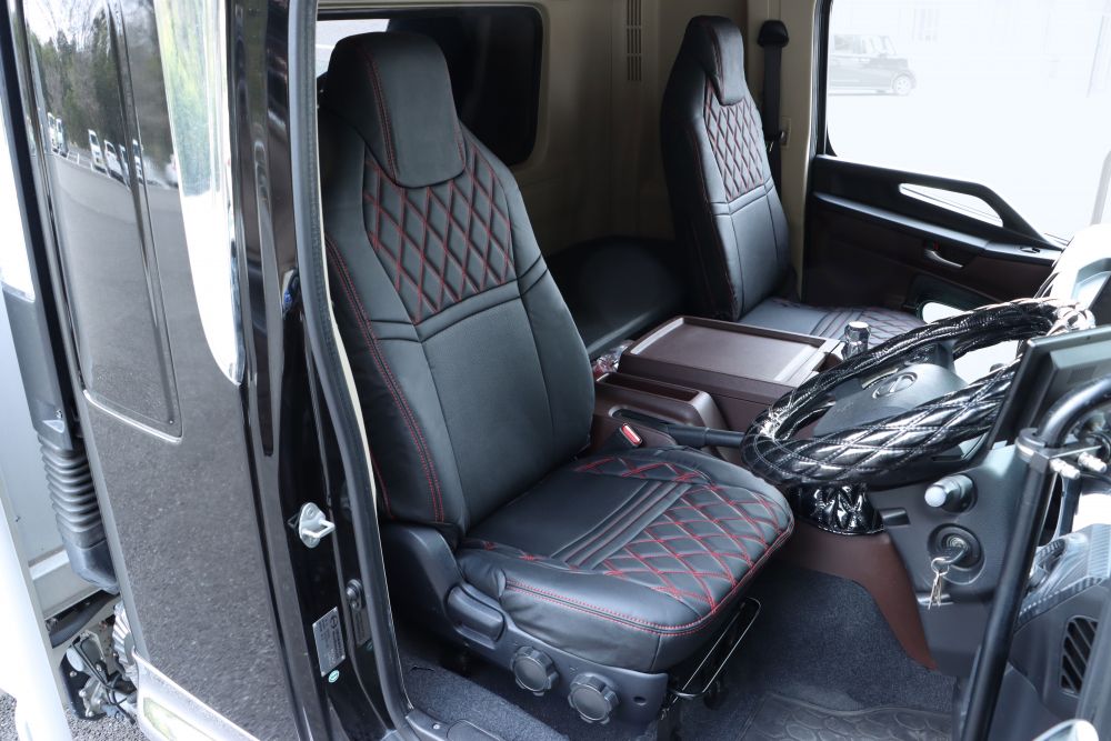 COMBI車種別シートカバー助手席 17プロフィア 黒/赤糸